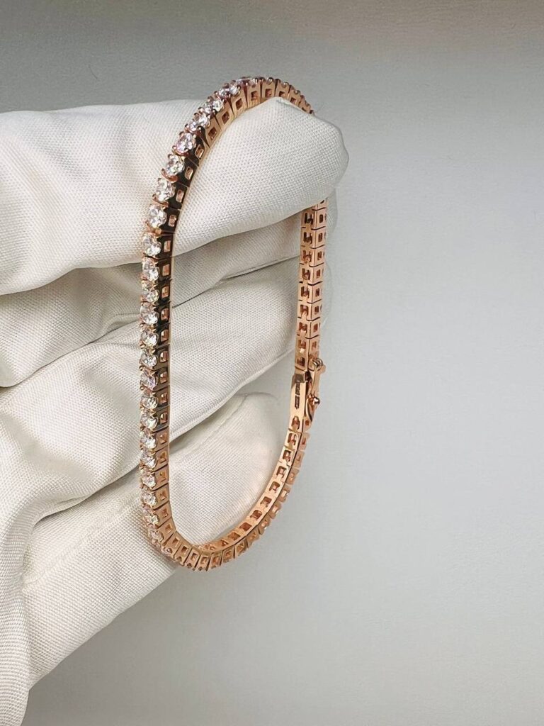 What Is a Diamond Tennis Bracelet?