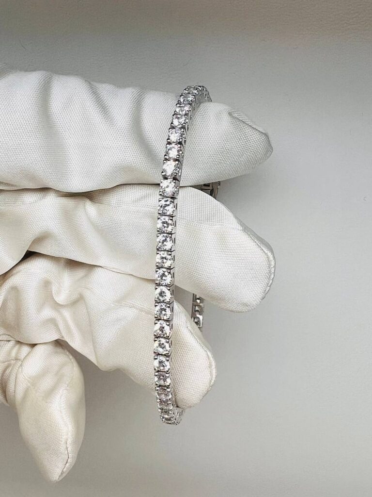 What Is a Tennis Bracelet?